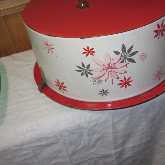 Vtg metal Decoware metal red cream cake carrier locking with handle MCM 50s - Picture 1 of 5